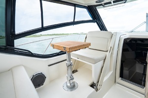 32ft Boston Whaler Yacht For Sale