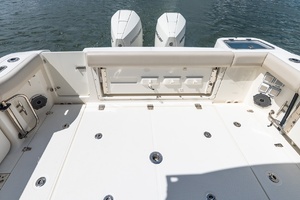 32ft Boston Whaler Yacht For Sale