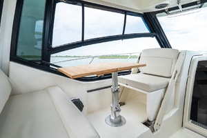 32ft Boston Whaler Yacht For Sale