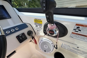 23ft Boston Whaler Yacht For Sale