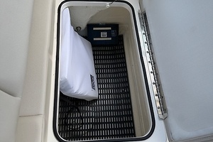 23ft Boston Whaler Yacht For Sale