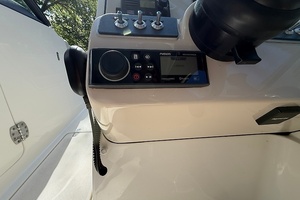 23ft Boston Whaler Yacht For Sale
