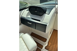 JUST ADD WATER 27ft Sea Ray Yacht For Sale