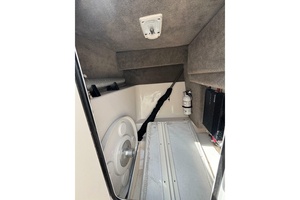 JUST ADD WATER 27ft Sea Ray Yacht For Sale