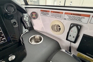 2021 Axopar 37 XC Cross Cabin thumbnail 11