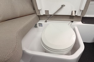 2021 Axopar 37 XC Cross Cabin thumbnail 14