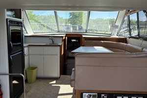 1995 Carver 370 Voyager thumbnail 10
