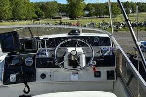 1995 Carver 370 Voyager thumbnail 8