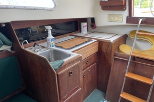 HONEY BEAR 32ft Pearson Yacht For Sale