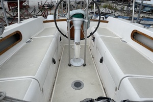 HONEY BEAR 32ft Pearson Yacht For Sale