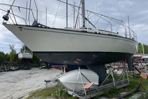 HONEY BEAR 32ft Pearson Yacht For Sale
