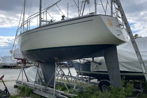 HONEY BEAR 32ft Pearson Yacht For Sale