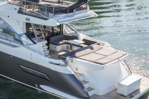 59FT (17.98M) AZIMUT