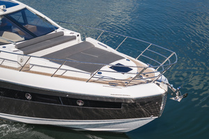 59FT (17.98M) AZIMUT