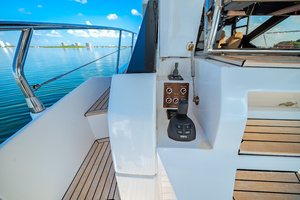 59FT (17.98M) AZIMUT