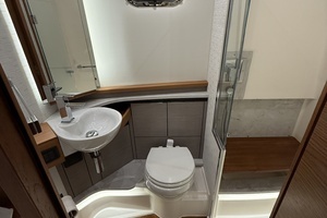 2023 Tiara Yachts 48 LS thumbnail 19