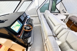 2023 Tiara Yachts 48 LS thumbnail 5