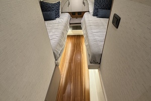 2023 Tiara Yachts 48 LS thumbnail 21