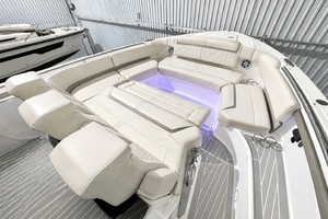 2023 Tiara Yachts 48 LS thumbnail 10