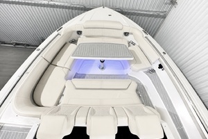 2023 Tiara Yachts 48 LS thumbnail 9