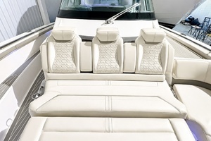 2023 Tiara Yachts 48 LS thumbnail 11