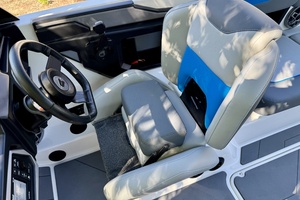 24ft Axis Yacht For Sale