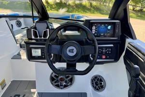 24ft Axis Yacht For Sale