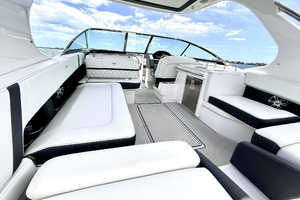 Crystal Clear 29ft Regal Yacht For Sale