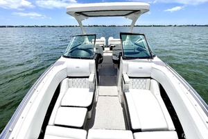 Crystal Clear 29ft Regal Yacht For Sale