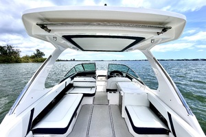 Crystal Clear 29ft Regal Yacht For Sale