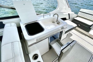Crystal Clear 29ft Regal Yacht For Sale