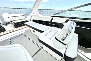 Crystal Clear 29ft Regal Yacht For Sale
