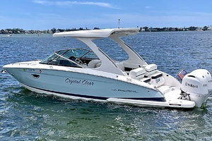 Crystal Clear 29ft Regal Yacht For Sale