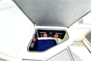 Crystal Clear 29ft Regal Yacht For Sale