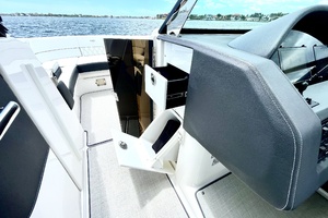 Crystal Clear 29ft Regal Yacht For Sale