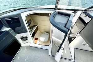 Crystal Clear 29ft Regal Yacht For Sale
