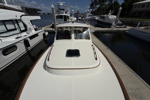 2009 Hinckley Picnic Boat 37 MKIII thumbnail 9