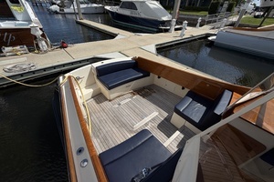 2009 Hinckley Picnic Boat 37 MKIII thumbnail 7