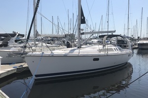 1999 Hunter 380 thumbnail 1