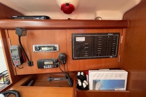 2007 Beneteau Oceanis 393 thumbnail 6