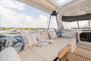 2020 Beneteau Oceanis Yacht 62 thumbnail 12