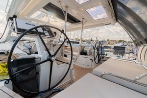 2020 Beneteau Oceanis Yacht 62 thumbnail 13