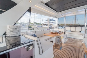 2020 Beneteau Oceanis Yacht 62 thumbnail 7