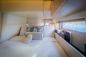2020 Beneteau Oceanis Yacht 62 thumbnail 44