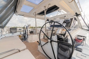 2020 Beneteau Oceanis Yacht 62 thumbnail 15