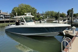 2016 Boston Whaler thumbnail 1