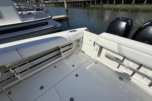 2016 Boston Whaler thumbnail 5