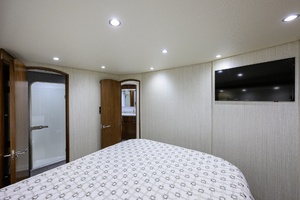 58 Viking - Master Stateroom