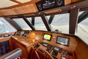 Alaskan 70 OHANA - Interior Helm