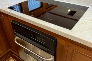 Alaskan 70 OHANA - Galley Cook Top and Oven